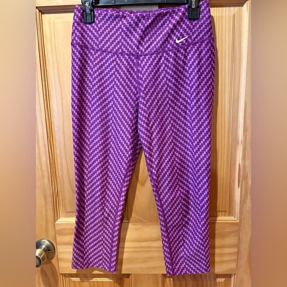 NIKE One Legend 2.0 Women's Zig-Zag Print Violet Eco-Friendly Capri Leggings S - Picture 1 of 11